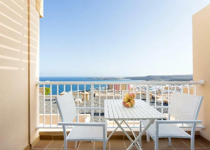 Vista Al Faro El Poris * 波里斯-德阿沃纳